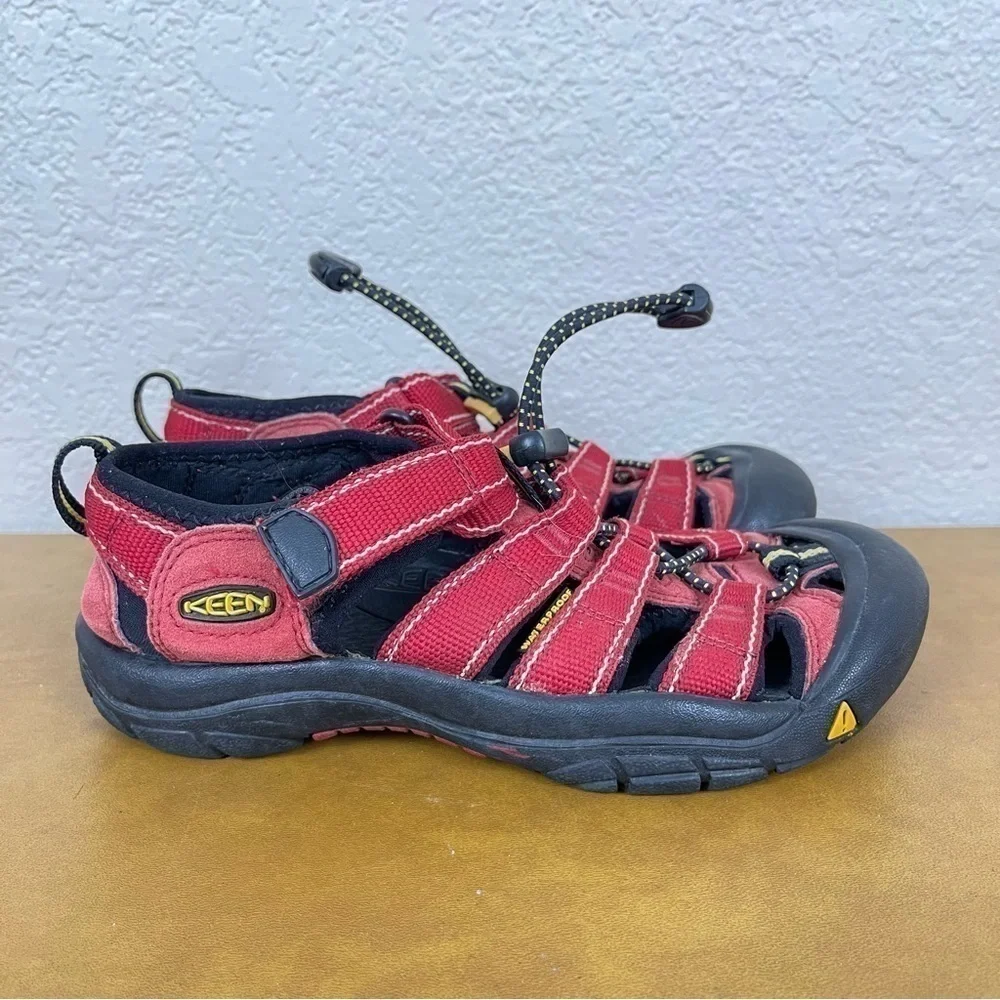 Keen Newport H2 (Ribbon Red/Gargoyle) Waterproof Kid's Shoe Size 2